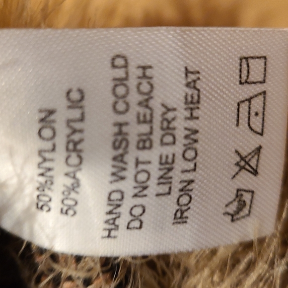 NWT Amazing Leopard Print Fuzzy Sweater - Picture 8 of 8